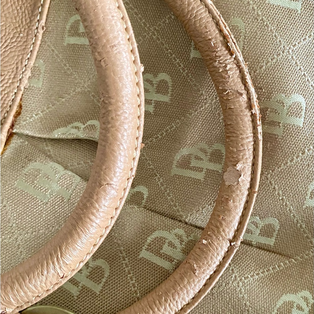 Dooney & Bourke Y2K-ERA. handles are peeling along with other spots see photos. - Picture 11 of 16